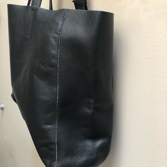 Courage B black leather tote - Picture 4 of 8